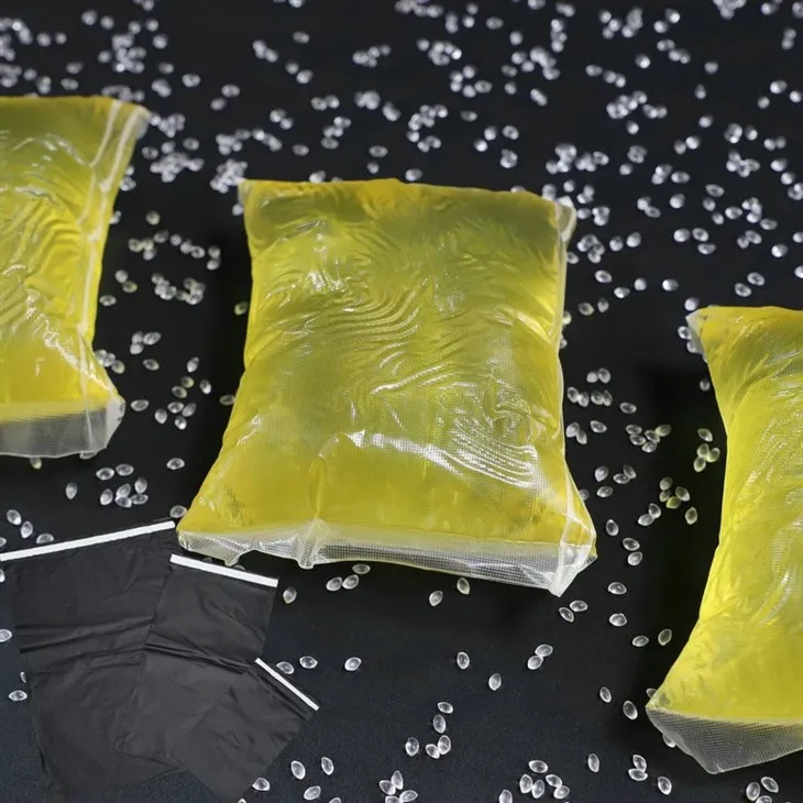 Karsti kūstoša līme kurjera paku somai